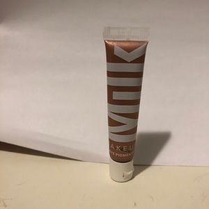 Milk makeup eye pigment in Gig